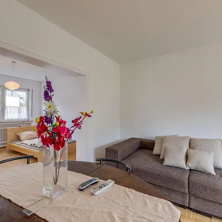 Nature Escape In Fuldabruck, Cleaning Included Apartament